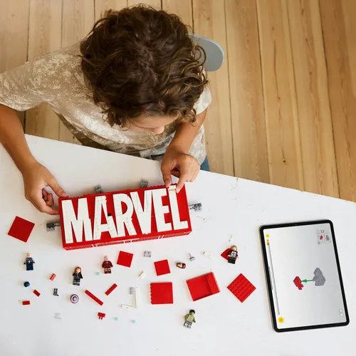 LEGO MARVEL LOGO E MINIFIGURE MARVEL (76313)