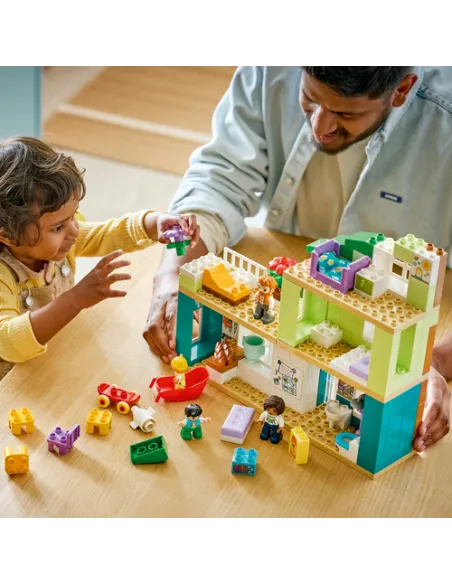CASA FAMILIARE MODERNA CON PERSONAGGI-DUPLO (10470)