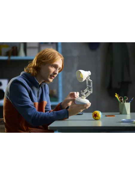 LEGO Ideas Luxo Jr. con la palla Pixar