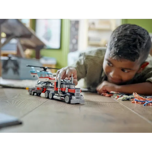 Bambino che gioca con LEGO Creator 31146