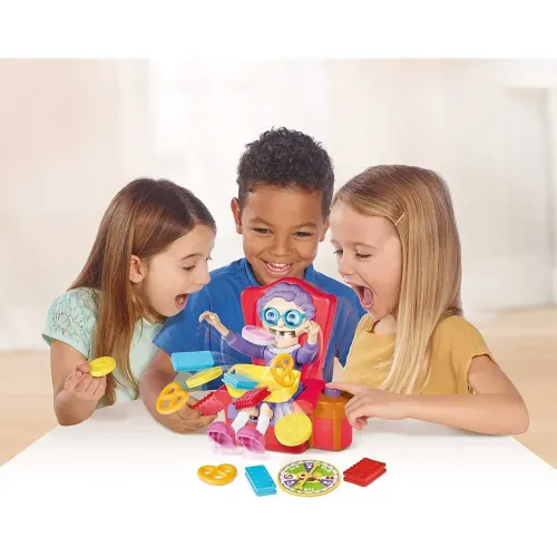 Bambini che giocano a Occhio alla Nonna