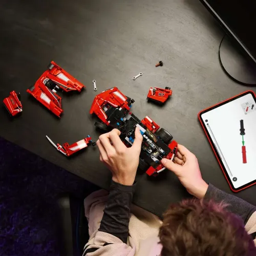LEGO Technic Ferrari FXX K, motore V12 e portiere