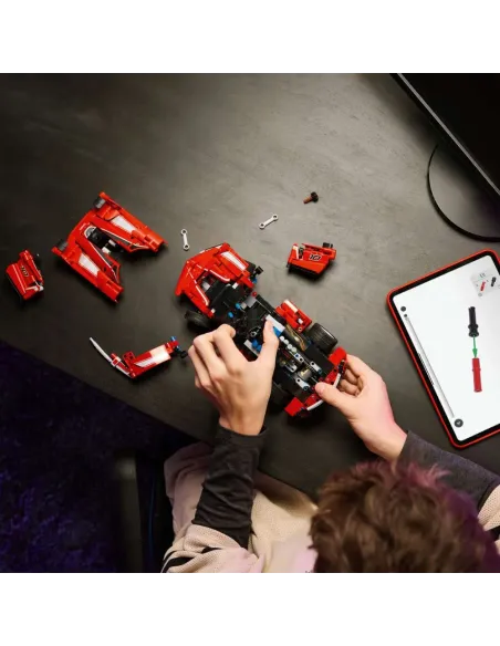 LEGO Technic Ferrari FXX K, motore V12 e portiere