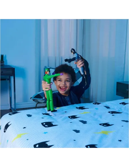 Bambino che gioca con l'Enigmista Batman