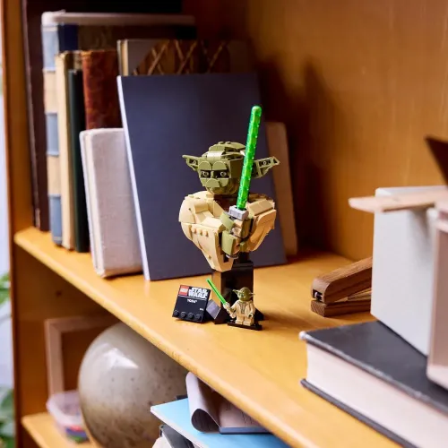 LEGO busto di Yoda in costruzione