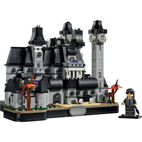 LEGO Nevermore Academy costruita