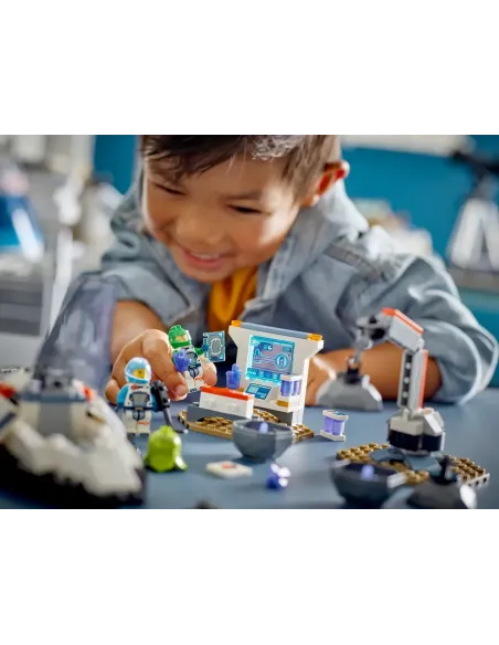 LEGO City 60429 Navetta Spaziale e Scoperta di Asteroidi, Gioco per Bambini 4+ con Astronave Giocattolo, Gru e 2 Minifigure