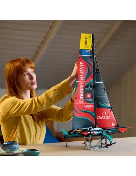 LEGO Technic 42174 Emirates Team New Zealand AC75, Modellino di Barca a Vela da Costruire per Adulti, Regalo per Uomo o Donna