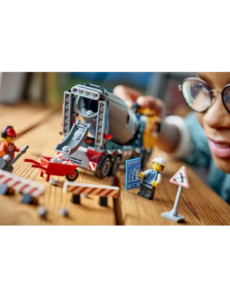 LEGO City 60478 Betoniera Giocattolo, Gioco Didattico, Veicolo con Funzioni e 3 Minifigure, Regalo di Compleanno Bambini 7+