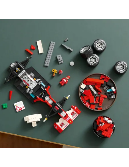 LEGO ICONS Ferrari F2004 e Michael Schumacher