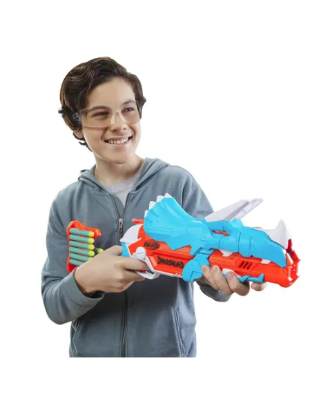 Nerf DinoSquad - Tricera-blast (blaster con alloggiamento per caricamento di 3 dardi, con supporto dardi e design dinosauro Tric