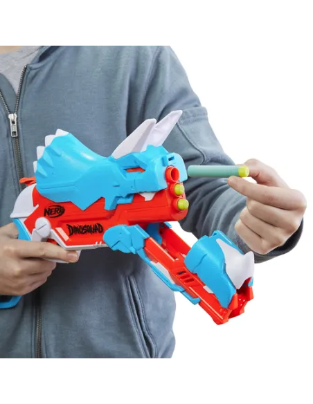 Nerf DinoSquad - Tricera-blast (blaster con alloggiamento per caricamento di 3 dardi, con supporto dardi e design dinosauro Tric