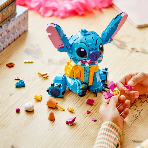 LEGO Disney 43249 Stitch, Gioco per Bambini 9+,...