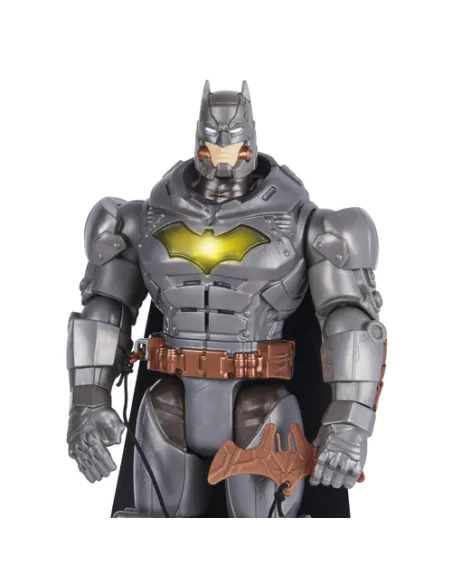 DC Comics , Batman, Personaggio Deluxe Battle Strike Batman da 30 cm, 5 Accessori, Oltre 20 Suoni, Giocattoli da Collezionare pe