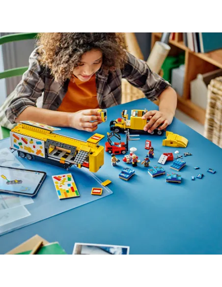 LEGO City 60440 Camion per le Consegne Giallo, Giocattolo con Rimorchio e Carrello Elevatore da Costruire, Giochi Bambini 8+