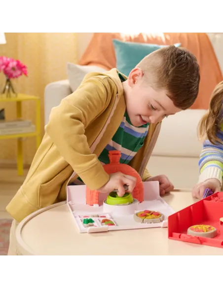 Kinetic Sand , Set di Gioco Squish Pizza, con 452 g di Sabbia e 5 Attrezzi, Giocattoli per Bambini e Bambine, 5+ Anni