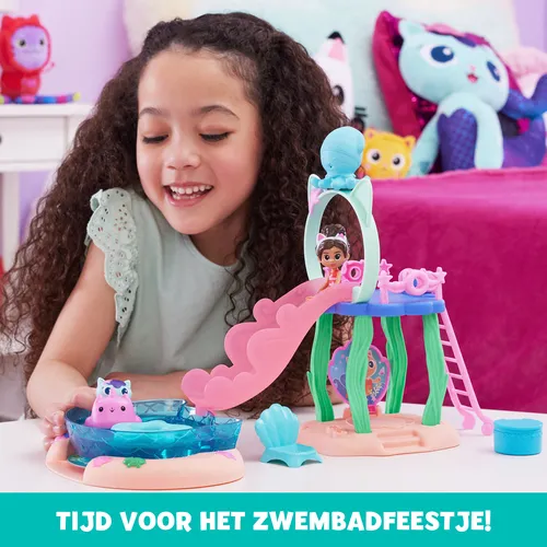 Gabby's Dollhouse , La Piscina di Gabby con...