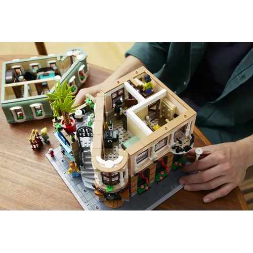 LEGO ICONS Boutique Hotel