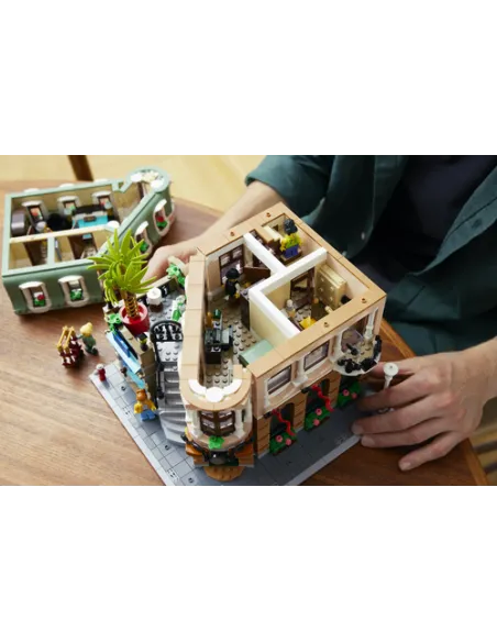 LEGO ICONS Boutique Hotel