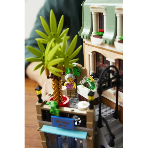 LEGO ICONS Boutique Hotel