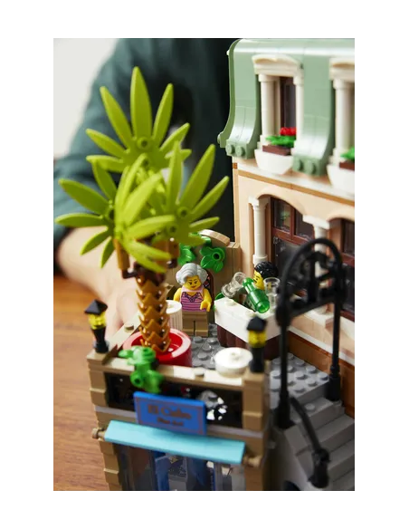LEGO ICONS Boutique Hotel