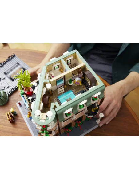 LEGO ICONS Boutique Hotel
