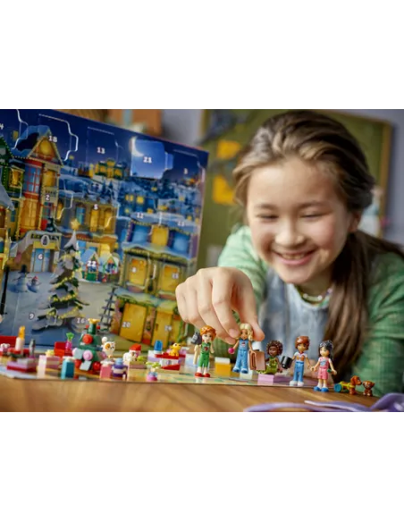 LEGO Friends 42668 Calendario dell'Avvento 2025 per Bambine e Bambini 6+ Anni, Giocattoli per Conto alla Rovescia di Natale