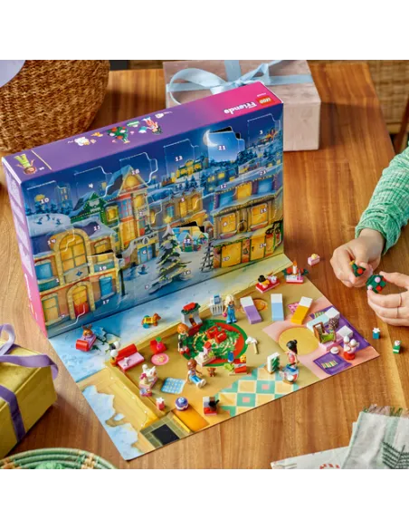 LEGO Friends 42668 Calendario dell'Avvento 2025 per Bambine e Bambini 6+ Anni, Giocattoli per Conto alla Rovescia di Natale