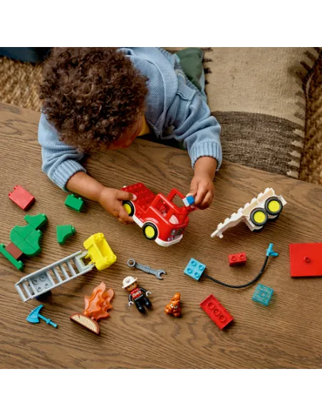 LEGO DUPLO 10473 Autopompa con Manichetta e Pompiere, Gioco Didattico per la Motricità Fine con Camion e Personaggio per 2+
