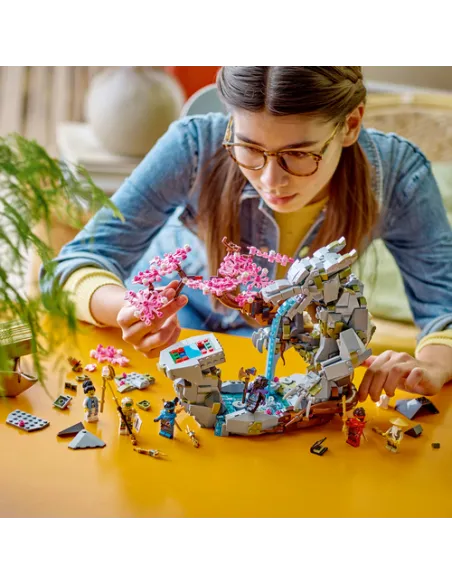 LEGO NINJAGO 71819 Santuario della Pietra del Drago Giocattolo, Giochi per Bambini 13+, 6 Minifigure e Campo di Addestramento