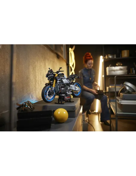 LEGO Technic 42159 Yamaha MT-10 SP, Modellino Moto per Adulti, Replica Motocicletta con App AR, Regalo per Uomo e Donna