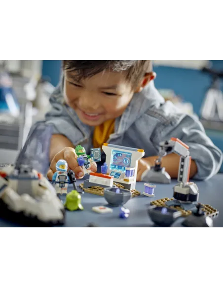LEGO City 60429 Navetta Spaziale e Scoperta di Asteroidi, Gioco per Bambini 4+ con Astronave Giocattolo, Gru e 2 Minifigure