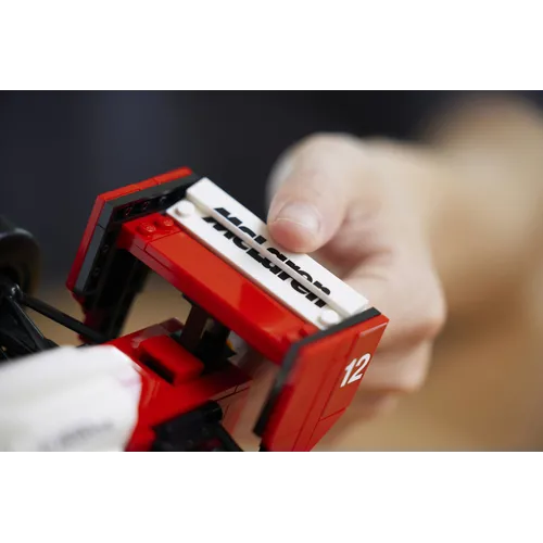 LEGO ICONS McLaren MP4/4 e Ayrton Senna