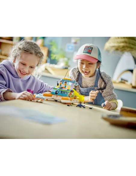 LEGO Friends 41734 Catamarano di Salvataggio, Barca Giocattolo con Animali e Sottomarino, Set Educativo, Regalo per Bambini 7+