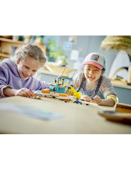 LEGO Friends 41734 Catamarano di Salvataggio, Barca Giocattolo con Animali e Sottomarino, Set Educativo, Regalo per Bambini 7+