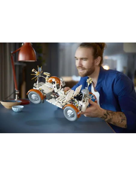 LEGO Technic 42182 Rover Lunare NASA Apollo - LRV, Modellino da Collezione per Adulti, Idea Regalo Lui, Lei, Marito e Moglie