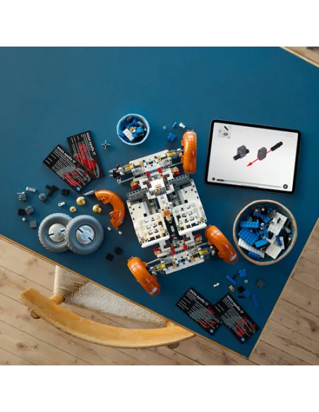 LEGO Technic 42182 Rover Lunare NASA Apollo - LRV, Modellino da Collezione per Adulti, Idea Regalo Lui, Lei, Marito e Moglie