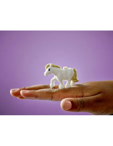 LEGO Friends 42654 Ranch e Scuderia dei Pony Giocattolo con 4 Mini Bamboline, Animali Domestici e Accessori, Idea Regalo 7+