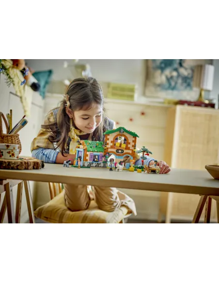 LEGO Friends 42654 Ranch e Scuderia dei Pony Giocattolo con 4 Mini Bamboline, Animali Domestici e Accessori, Idea Regalo 7+