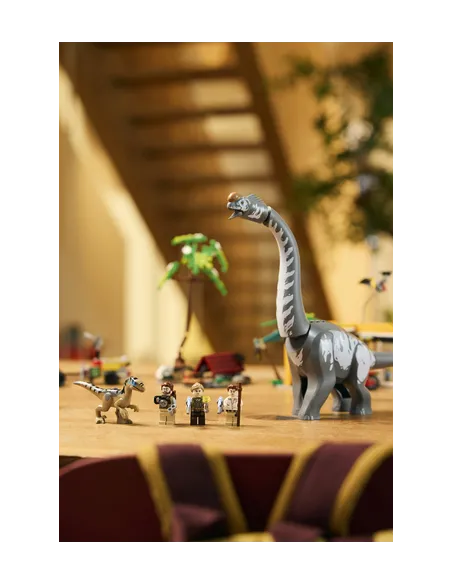 LEGO Jurassic World 76973 Alla Ricerca del Raptor e del Titanosauro, 2 Dinosauri Giocattolo, Fuoristrada, Moto per Bambini 7+