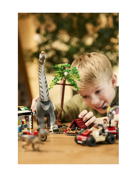LEGO Jurassic World 76973 Alla Ricerca del Raptor e del Titanosauro, 2 Dinosauri Giocattolo, Fuoristrada, Moto per Bambini 7+