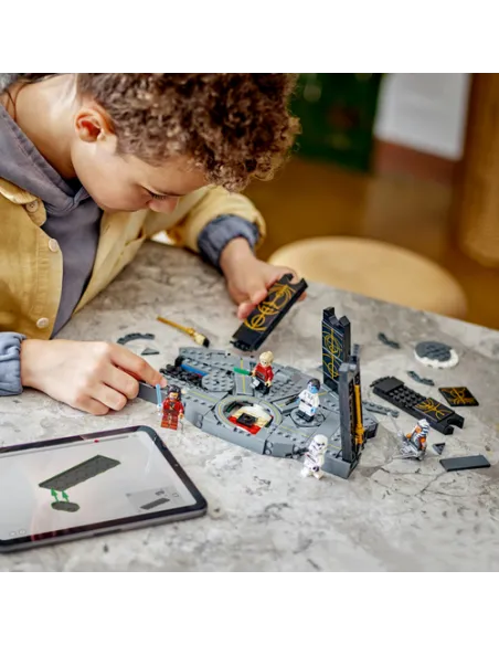 LEGO Star Wars 75385 Duello su Peridea di Ahsoka Tano, Giocattolo con 5 Minifigure e Accessori, Gioco Creativo per Bambini 8+