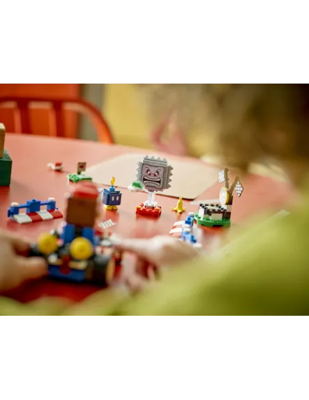 LEGO Super Mario Mario Kart 72043 - Interattivo e Kart Standard, Percorso di Gara con Macchina Giocattolo e 3 Figure, Regalo Bam